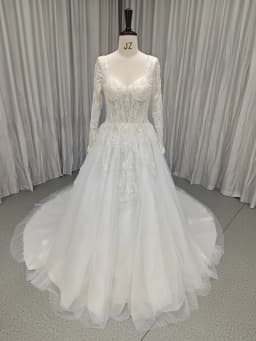 SL-9387 Customized Suli Romantic V-NECK Bride Wedding Dress 2025 Lace Appliques Beading Bohemian Lace-up Bridal Gown