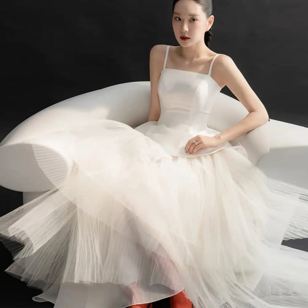 Giyu Elegant Spaghetti Strap Wedding Dresses Crape Tiered Korea Photoshoot Bridal Gowns Floor-Length Customized 웨딩드레스 2025