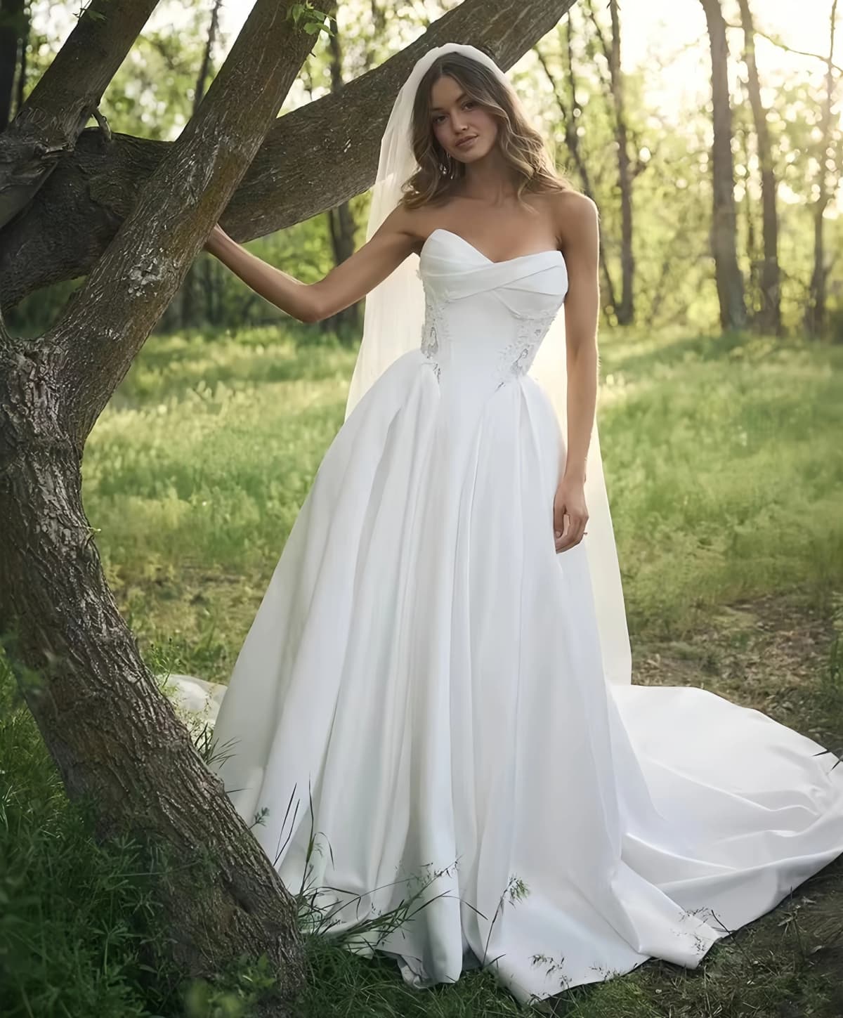 Modern Strapless Satin Wedding Dresses With Structured Bodice A Line Lace Applique vestido de novia boda 2026 Customized