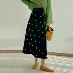 2025 solid color fashion velvet embroidery elastic waist skirt women's autumn and winter retro high-end loose long dress