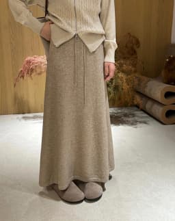Versatile Medium-Length Wool Knit Skirt For Women With Elastic Waist Soft And Supple Style Wide Hemline Casual Fashion