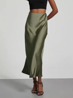 Minimalist Satin Midi Skirt High Waist Bias Cut Flowy Hem Top for Office & Casual Streetwear