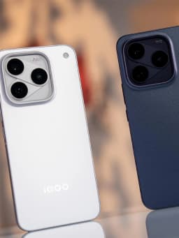 ViVO iQOO 16 Phone 5G Snapdragon 8 Elite Extreme Gen 6 6.85‘ AMOLED 165HZ 50MP 100W Charger 8400mAh OriginOS7 GooglePlay iQOO16