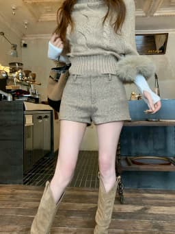 Retro Khaki Woolen Casual Shorts Women's High Waist Wrap Body Straight Leg Pants Small Size A-Line Hot Pants