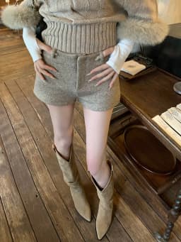 Retro Khaki Woolen Casual Shorts Women's High Waist Wrap Body Straight Leg Pants Small Size A-Line Hot Pants