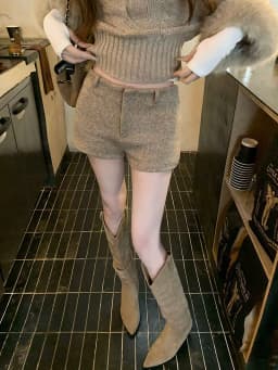 Retro Khaki Woolen Casual Shorts Women's High Waist Wrap Body Straight Leg Pants Small Size A-Line Hot Pants