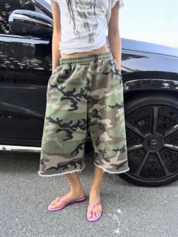 STYLISH LADY Retro Camo Print Loose Sweatpants Shorts 2026 Summer Women Hip Hop Distressed Raw Hem Casual Streetwear Capri Pants