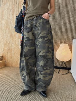 [EAM] High Waist Camouflage Vintage Long Denim Casual Wide Leg Pants New Trousers Women Fashion Tide Spring Autumn 2026 1DJ5946