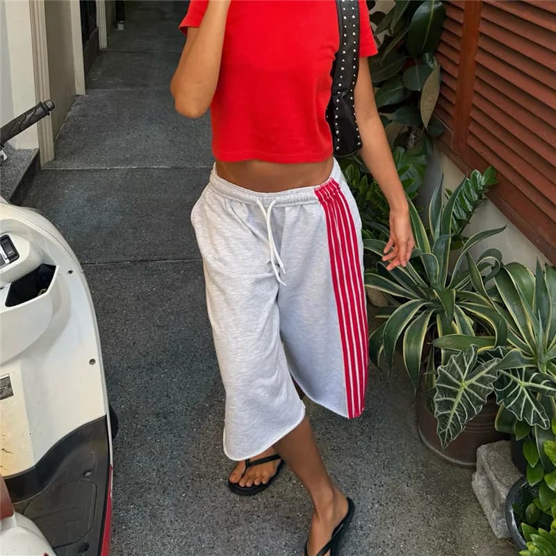 Women Side Stripes Raw Edge Wide Leg Capri Sweatpants Elastic Waist Loose Fit Baggy Cropped Casual Jogger Knee Length Trousers