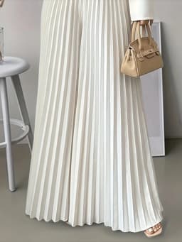 Missuoo Women‘s High Waist Elastic Waist Pleated Wide Leg Pants 2026 Summer Solid White Flowy Floor Length Palazzo Trousers