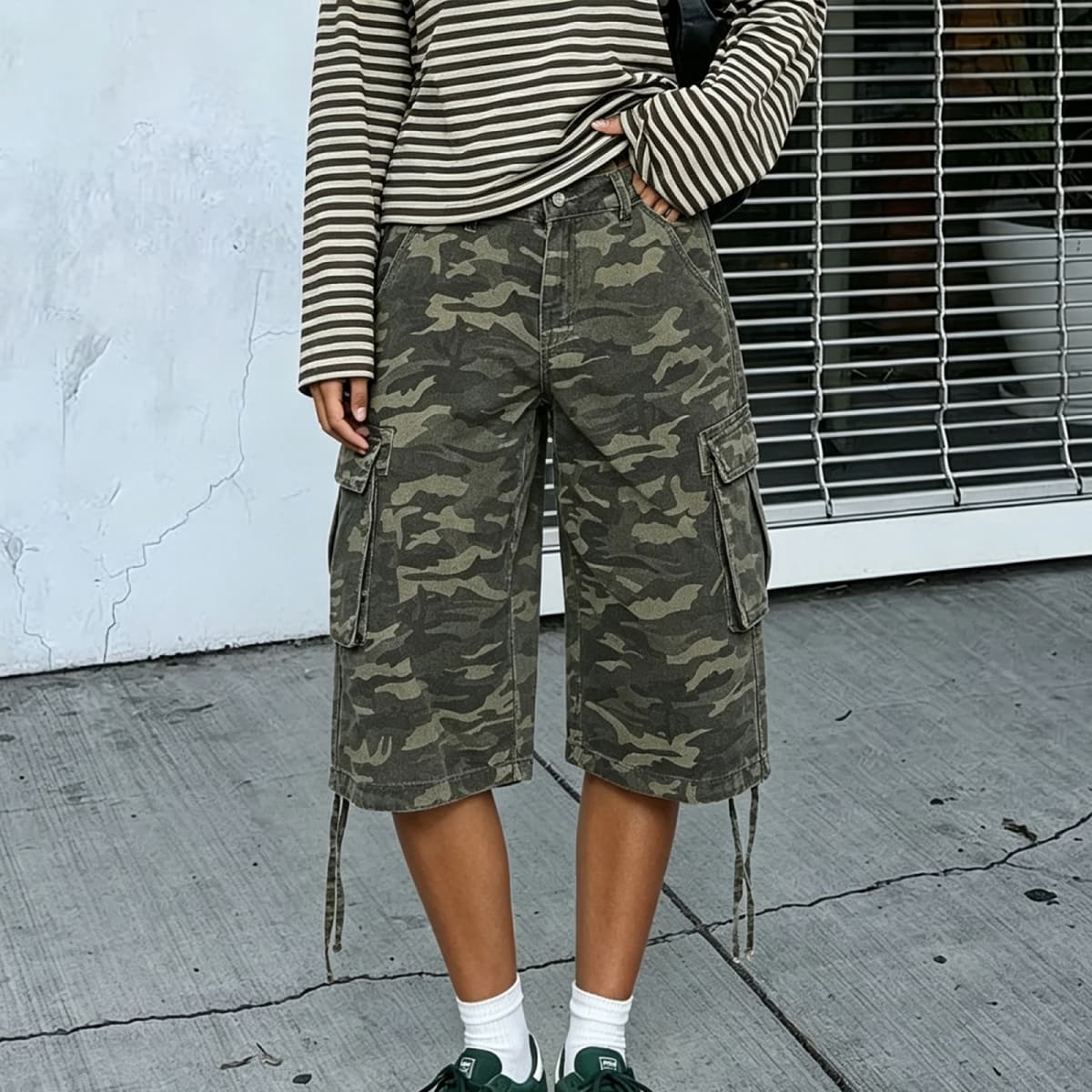 Y2K Retro Cargo Bermuda Shorts Loose Knee Length Denim Shorts with Drawstring Gothic Grunge Jorts Streetwear Women