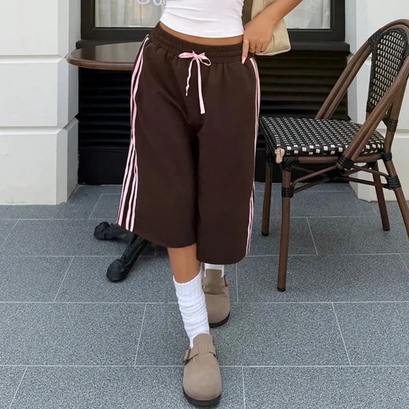 Women Y2K Side Striped Knee Length Sweat Shorts Elastic Waist Loose Wide Leg Bermuda Shorts Preppy Casual Sports Jorts Pockets