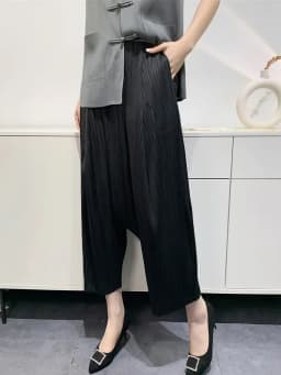 YUDX Pleated Wide Leg Pants Loose Niche Design Women High Waist New Spring 2024 Solid Color Spliced Pockets Trousers