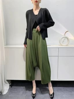 YUDX Pleated Wide Leg Pants Loose Niche Design Women High Waist New Spring 2024 Solid Color Spliced Pockets Trousers