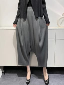 YUDX Pleated Wide Leg Pants Loose Niche Design Women High Waist New Spring 2024 Solid Color Spliced Pockets Trousers
