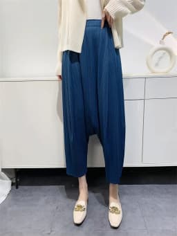 YUDX Pleated Wide Leg Pants Loose Niche Design Women High Waist New Spring 2024 Solid Color Spliced Pockets Trousers