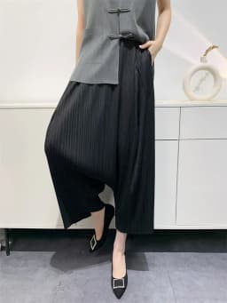 YUDX Pleated Wide Leg Pants Loose Niche Design Women High Waist New Spring 2024 Solid Color Spliced Pockets Trousers