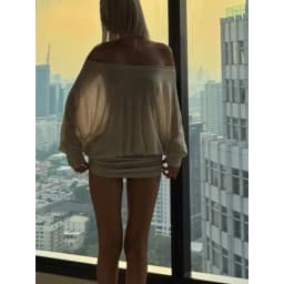 Off shoulder long sleeved t-shirt for women, irregular and chic, slanted shoulder, one shoulder, outerwear, dress