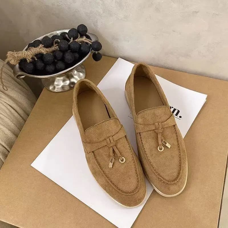 New Shoes for Man Suede Leather Casual Shoes Fashion Tassels Flat Driving Shoes Street Cool Lace-up Loafers