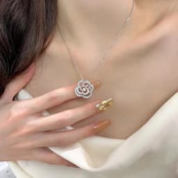 Luxury Camellia Pendant Necklace for Women Fashion AAA Cubic Zirconia Adjustable Clavicle Chain Classical Jewelry Z187