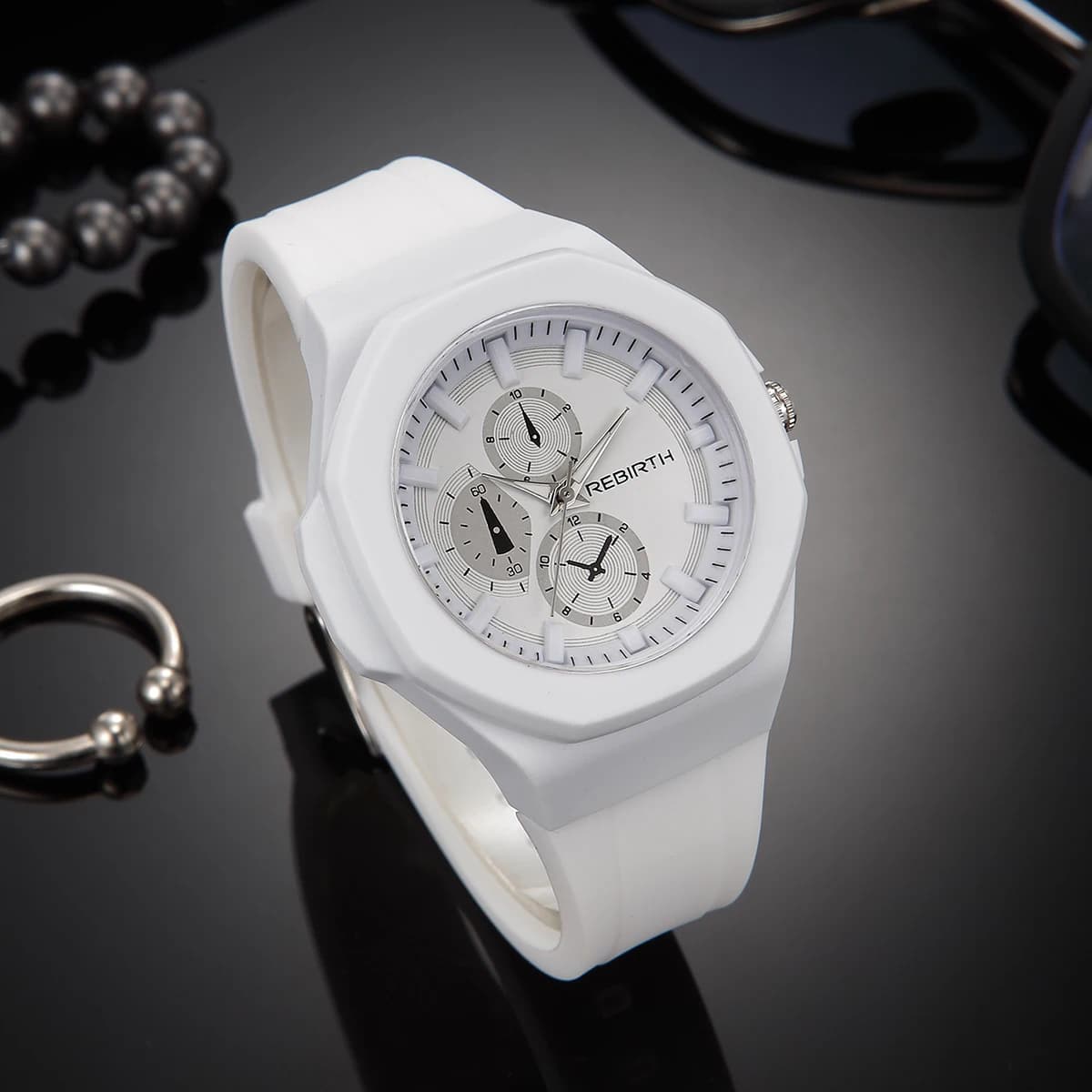 Unisex Silicone Strap Simple and Stylish Quartz Watch