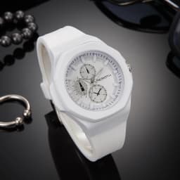 Unisex Silicone Strap Simple and Stylish Quartz Watch