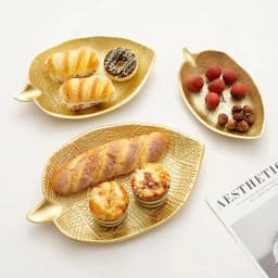 Nordic Decorative Tray Gold Pineapple Leaf Shape Serving Tray Jewelry Pallet Fruit Snack Dish Table Decoration Storage Organizer