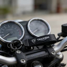 For TRIUMPH DAYTONA 675/675 Trident 660 Tiger 900 1050 Triple 675 1050 Motorcycle Keychain Metal Carbon Fiber Leather Key Chain
