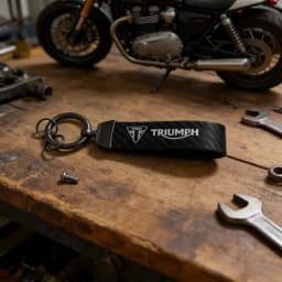 For TRIUMPH DAYTONA 675/675 Trident 660 Tiger 900 1050 Triple 675 1050 Motorcycle Keychain Metal Carbon Fiber Leather Key Chain