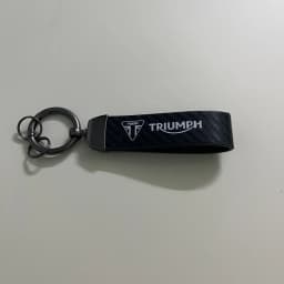 For TRIUMPH DAYTONA 675/675 Trident 660 Tiger 900 1050 Triple 675 1050 Motorcycle Keychain Metal Carbon Fiber Leather Key Chain