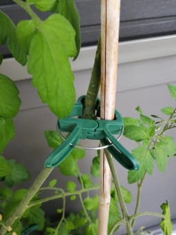 Garden Plant Clips, Plant Support Clips for Securing Stems, Flowers or Climbing Vines To Tomato Cages