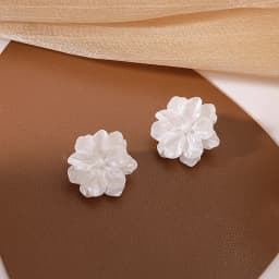 White Flower Stud Earrings for Women Folded Acrylic Side Charming Sweet Floral Girls Earrings Japanese Style Ear Jewelry 2023