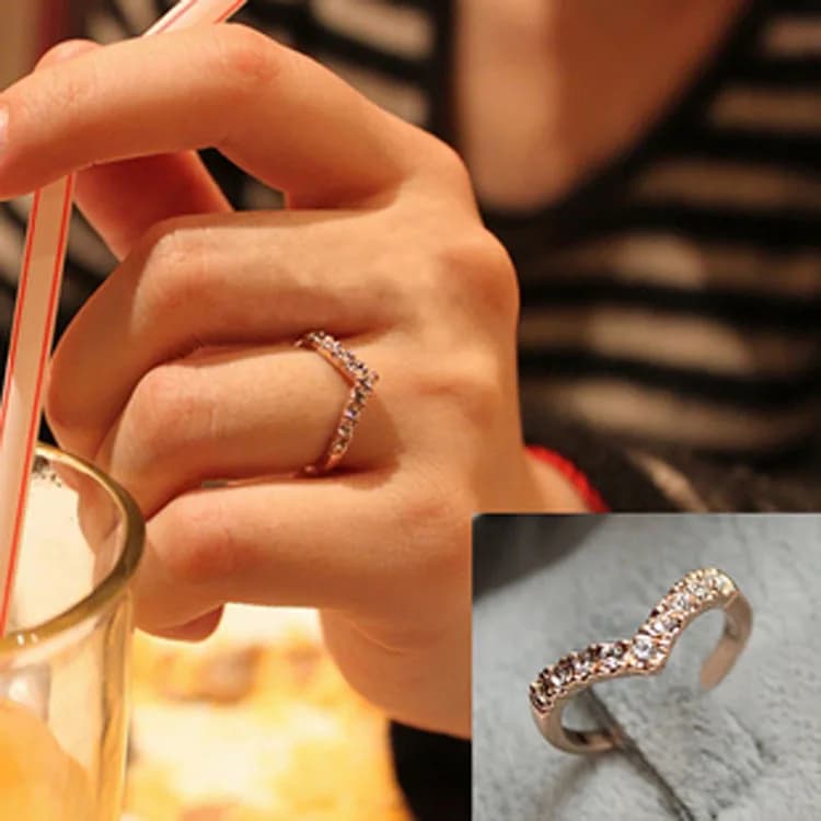 Exquisite V-shaped Unique Design Set Rhinestones Little Finger Ring Tail Ring Wedding Wedding Ring Valentine's Day Gift Female