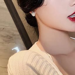 Korean Style Honey Bee Pearl Stud Earrings For Women Exquisite Small Elegant Earring Ladies Wedding Party Birthday Jewelry Gifts