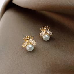 Korean Style Honey Bee Pearl Stud Earrings For Women Exquisite Small Elegant Earring Ladies Wedding Party Birthday Jewelry Gifts