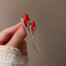 Advanced Luxury 2023 New Tulip Flower brooch Elegant Design Sense Rose White Stone Jewelry