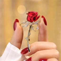 Advanced Luxury 2023 New Tulip Flower brooch Elegant Design Sense Rose White Stone Jewelry