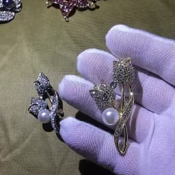 Advanced Luxury 2023 New Tulip Flower brooch Elegant Design Sense Rose White Stone Jewelry