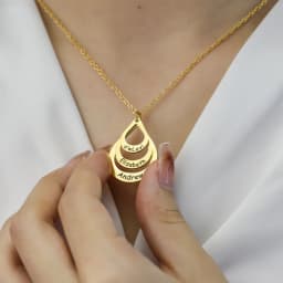 Personalized Water Drop Necklace With Rotating Rose Box Custom Family Names Heart Charms Waterdrop Pendants Gift for Women Mom