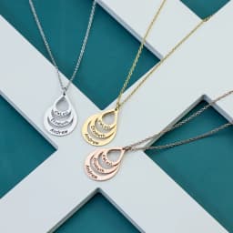 Personalized Water Drop Necklace With Rotating Rose Box Custom Family Names Heart Charms Waterdrop Pendants Gift for Women Mom