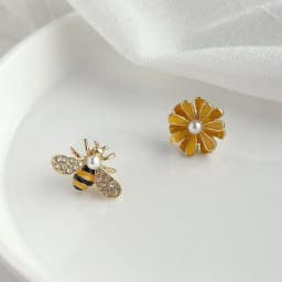 Temperament Cubic Zirconia Insect Bee Stud Earrings for Women Delicate Animal Crystal Earrings Jewelry Brincos Wholesale