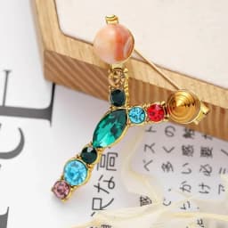 New Arrival English Letter Word Brooch Colorful Rhinestone Crystal Lapel Pins for Women Sweater Suit Brooch Party Jewelry Gifts
