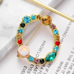 New Arrival English Letter Word Brooch Colorful Rhinestone Crystal Lapel Pins for Women Sweater Suit Brooch Party Jewelry Gifts