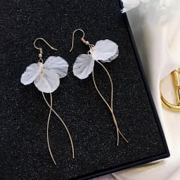Korean Acrylic Big Flower Tassel Drop Earrings for Women Sweet White Crystal Petals Brincos Wedding Party Jewelry Girl Gift