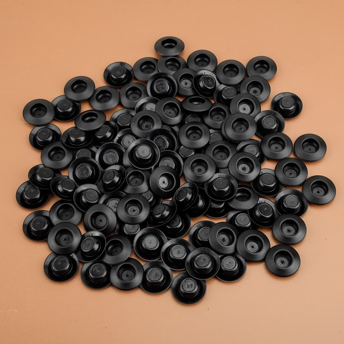 100pcs/Set Black 1/2" Hole Flush Mount Plastic Body & Sheet Metal Plug Button Fit for Auveco 11746 14 to 26 Gauge Material