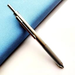 High Grade Metal Multicolor Ballpoint Pen 4 In 1 Ball Pen 0.7mm Black Blue Red Refills and Pencil Lead Offfice School Writing