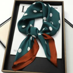 Luxury Brand Silk Satin Head Scarf For Women Animal Animal Kerchief Neck Scarfs 70cm Square Shawls and Wrpas Scarves For Ladies