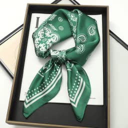 Luxury Brand Silk Satin Head Scarf For Women Animal Animal Kerchief Neck Scarfs 70cm Square Shawls and Wrpas Scarves For Ladies