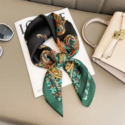 Luxury Brand Silk Satin Head Scarf For Women Animal Animal Kerchief Neck Scarfs 70cm Square Shawls and Wrpas Scarves For Ladies