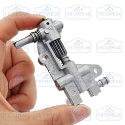 Replacement Chainsaw Parts Oil Pump and Worm for Chinese Chain Saw 45cc 52cc 58cc